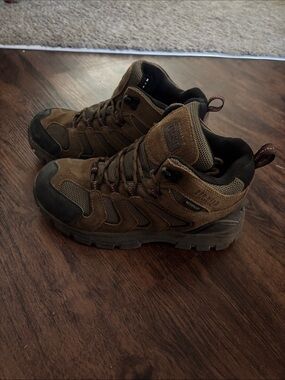 RedHead Brown Kids Hiking Boots with Black Accents